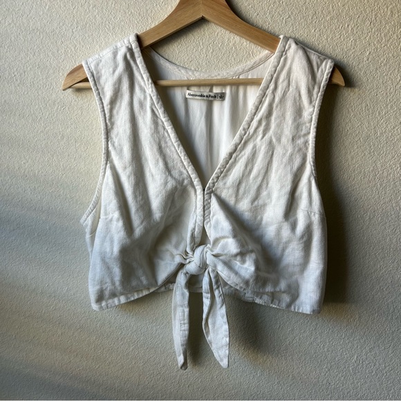 Abercrombie & Fitch Front Tie Crop Top - Picture 4 of 9